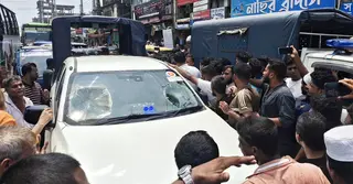 নোয়াখালীতে ভ্রাম্যমাণ আদালতের ওপর হামলা, ম্যাজিস্ট্রেটের গাড়ি ভাঙচুর